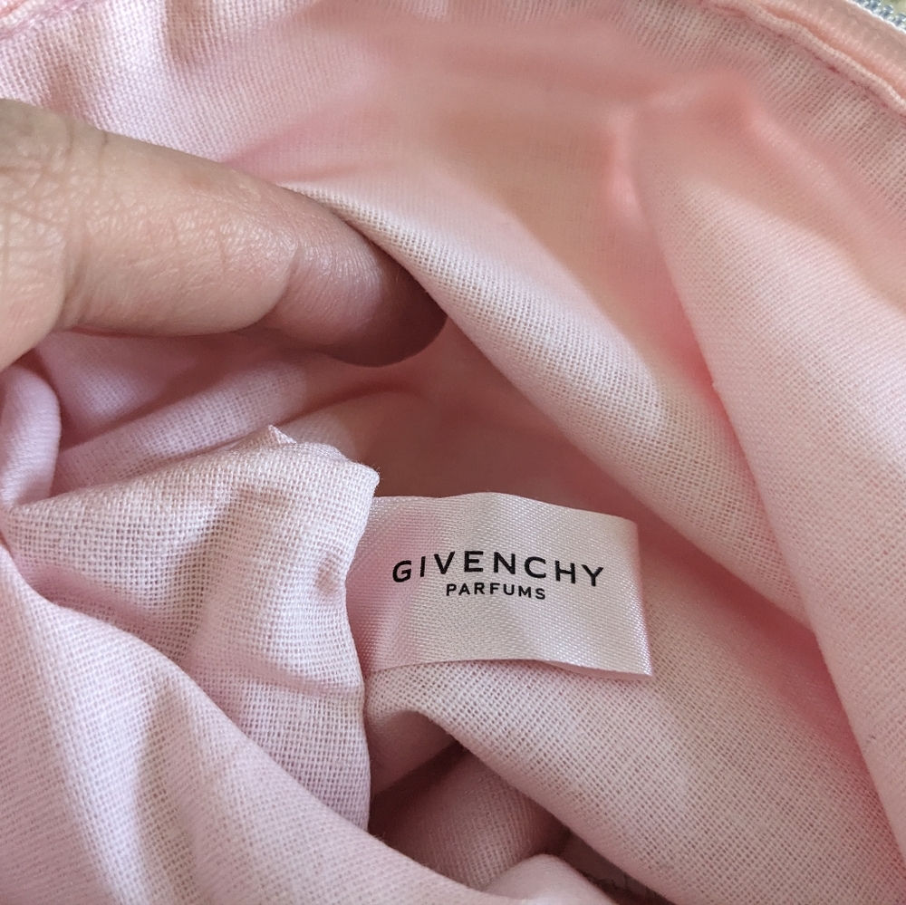 Givenchy - Picture 5 of 6